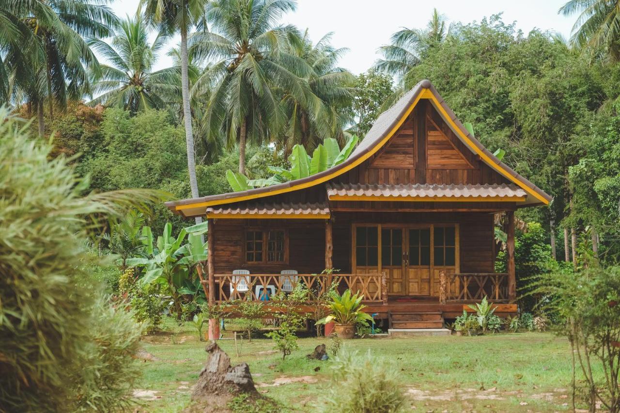 Kohjum Freedom Resort Koh Jum Exterior photo