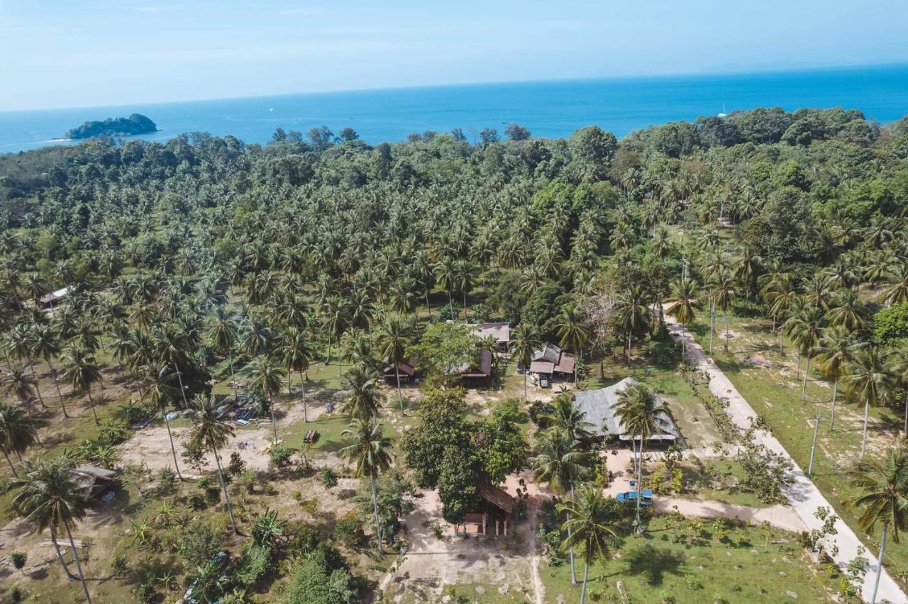Kohjum Freedom Resort Koh Jum Exterior photo