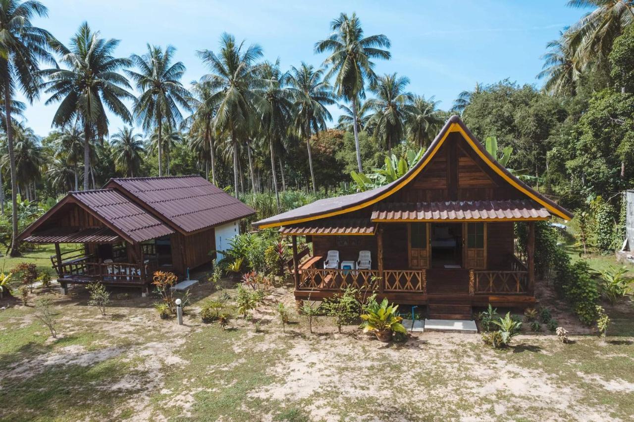 Kohjum Freedom Resort Koh Jum Exterior photo