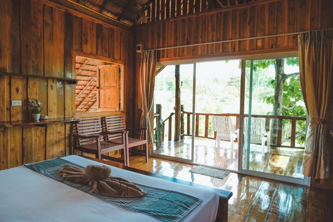 Kohjum Freedom Resort Koh Jum Exterior photo