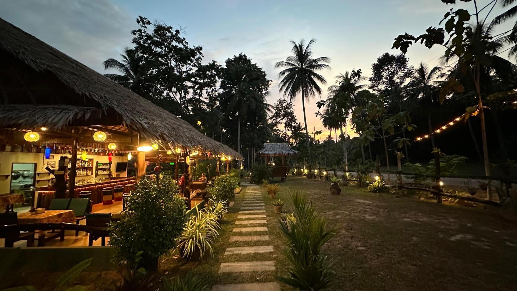 Kohjum Freedom Resort Koh Jum Exterior photo